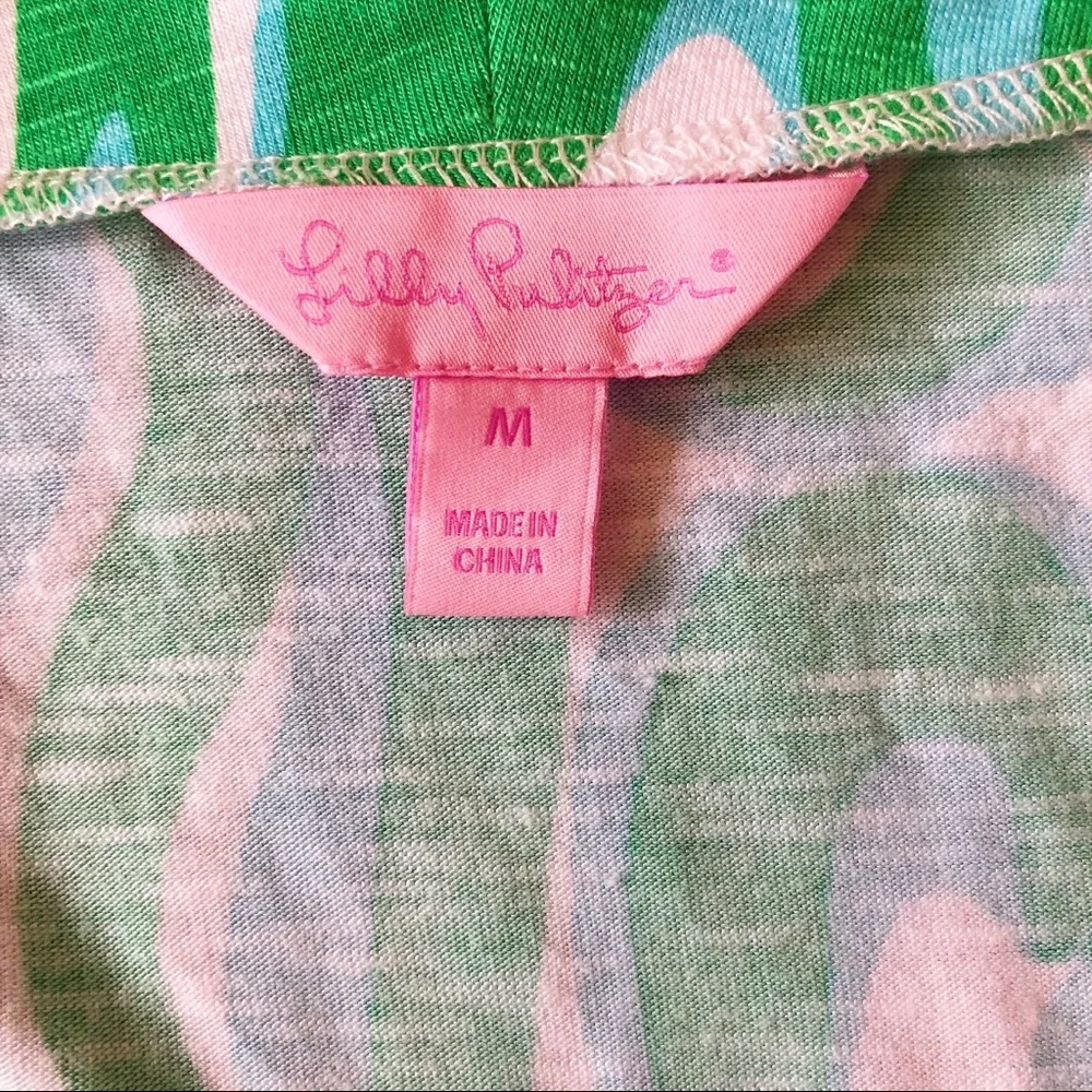 Knit Lilly Pulitzer wrap dress. Classic wrap dress - Picture 2 of 4